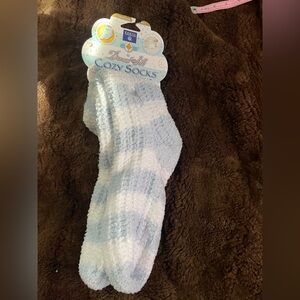 Dream Silk  4 pairs of fluffy socks